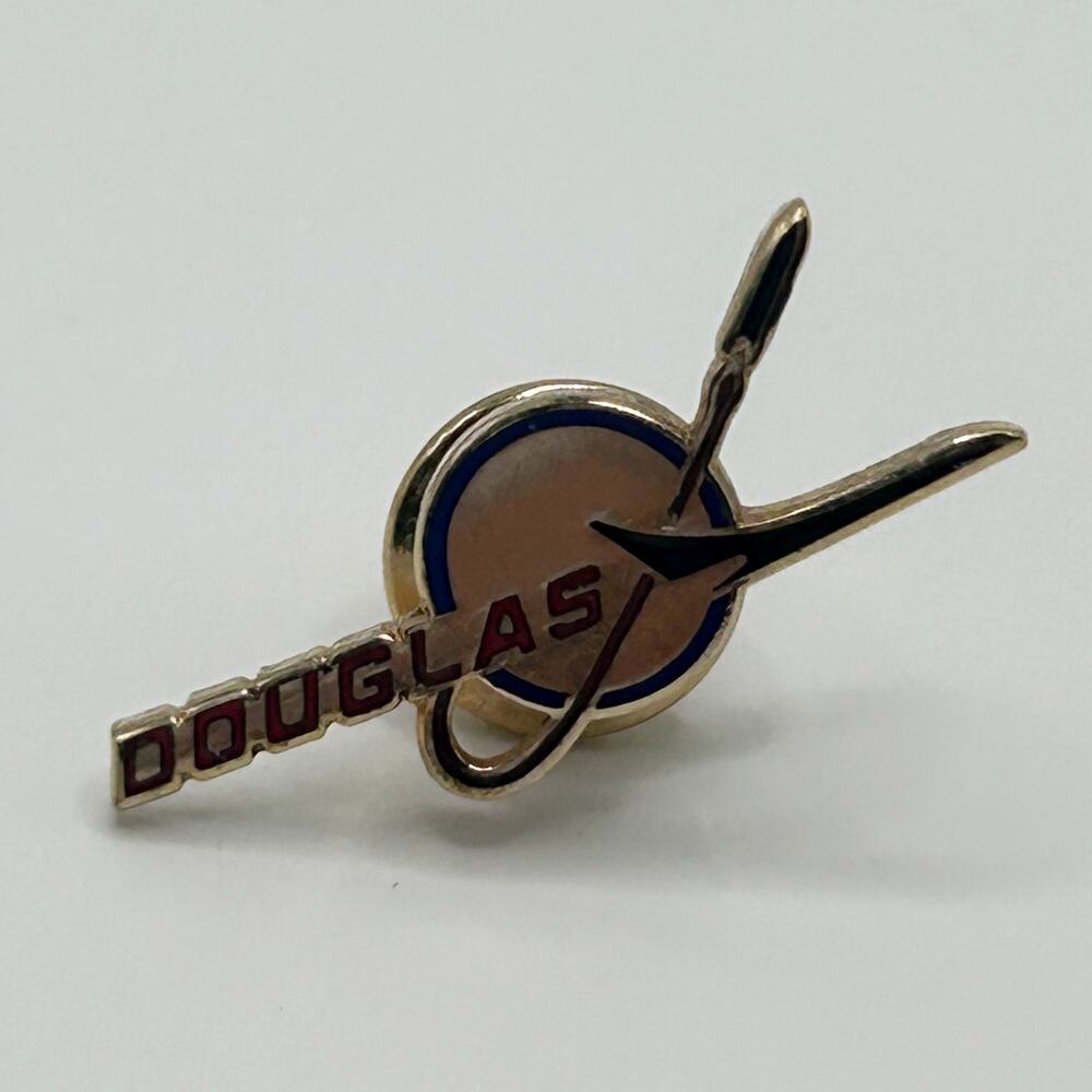 Douglas Aircraft Company Aviation Logo Pin / Lapel HTF
